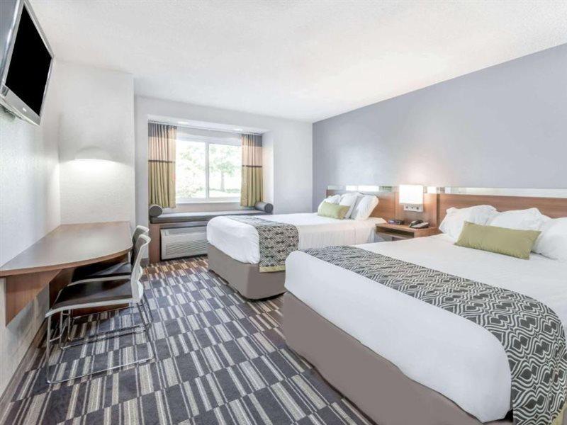 Microtel By Wyndham Hotel Victor