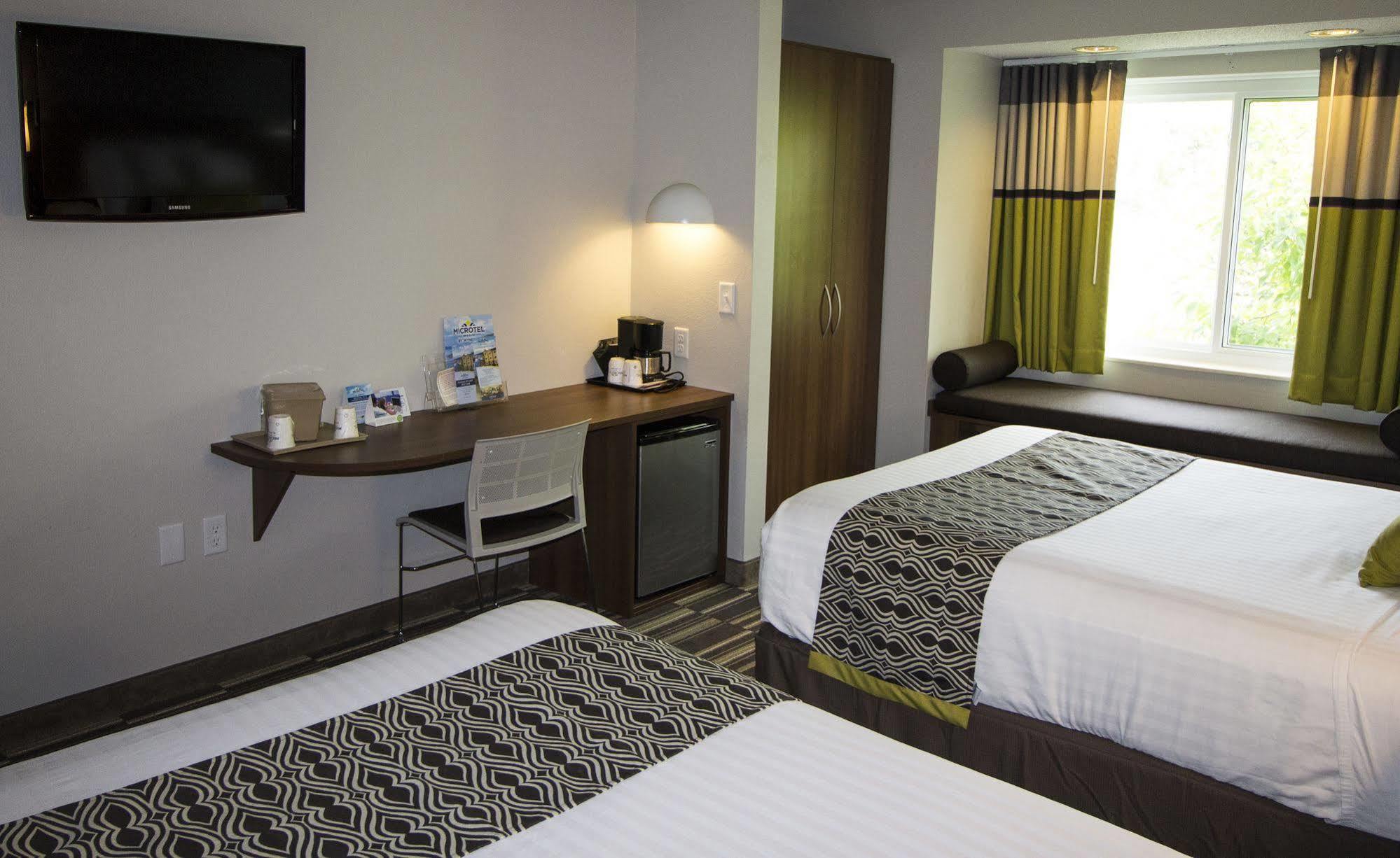 Microtel By Wyndham 2*