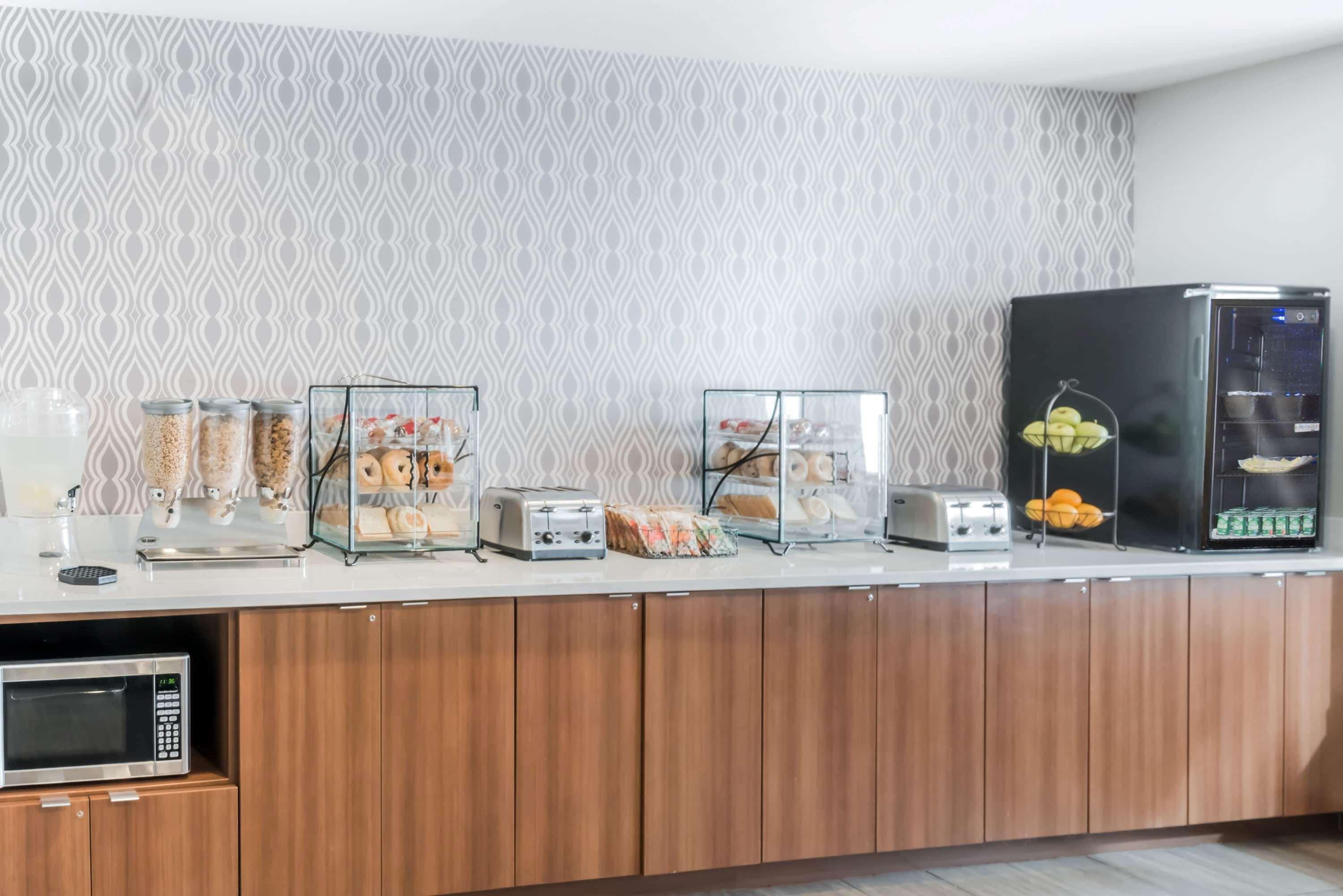 Microtel By Wyndham Hotel Victor