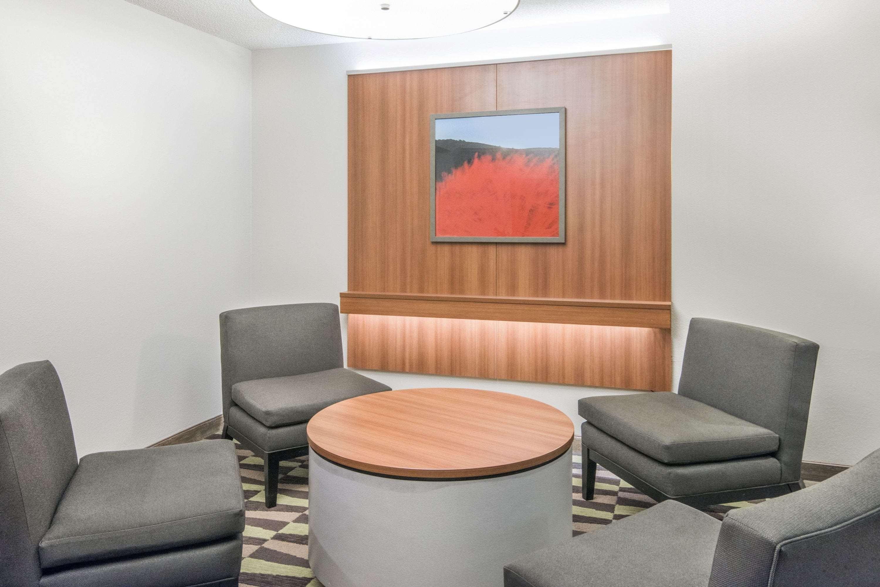 Microtel By Wyndham Victor