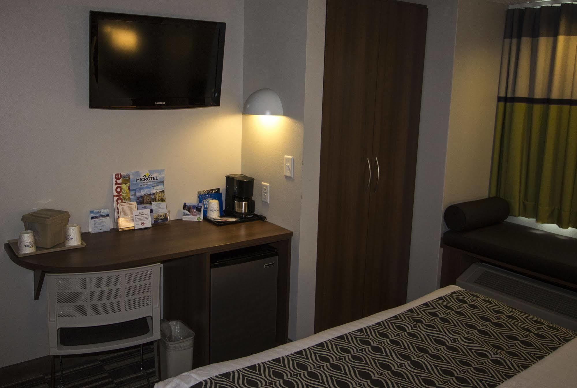 Microtel By Wyndham Victor